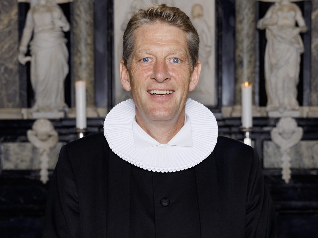 Sognepræst Jacob Ørsted styrer den kirkelige del af Radiogudstjenesten til 100 års jubilæet.