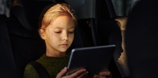 Problematisk skærmforbrug blandt børn skaber forvirring i medier Pigers skærmforbrug sætter større spor end drenges - men medier er ikke enige om alvoren