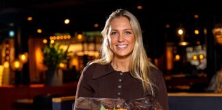 Samtaler om fortid og tro får hjælp af kunstig intelligens – og får Buketten for det Josefine Høgh og Fortidens hemmeligheder får Buketten