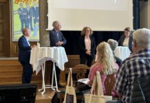 Public service: Alvoren er tydelig – løsningerne uskarpe Henrik Rejnholt Andersen, Bertel Haarder og Rosa Lund på Copydans konference