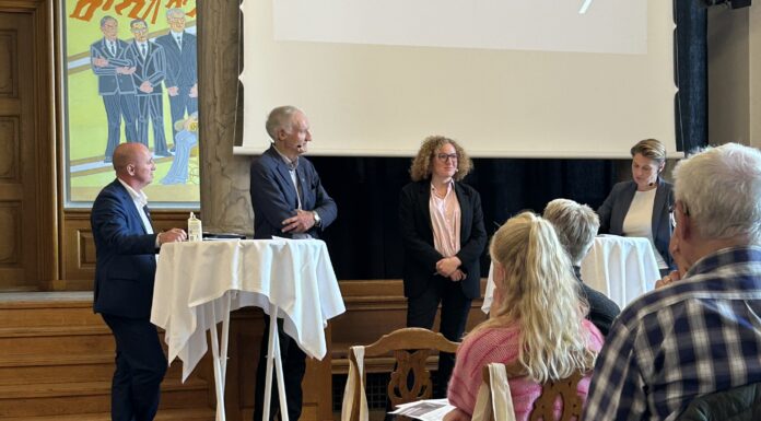 Public service: Alvoren er tydelig – løsningerne uskarpe Henrik Rejnholt Andersen, Bertel Haarder og Rosa Lund på Copydans konference