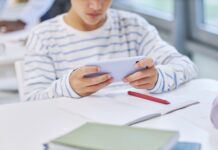 Mobilfri skoler: Reel værdi eller blot signal-værdi? Mobilfri skoler