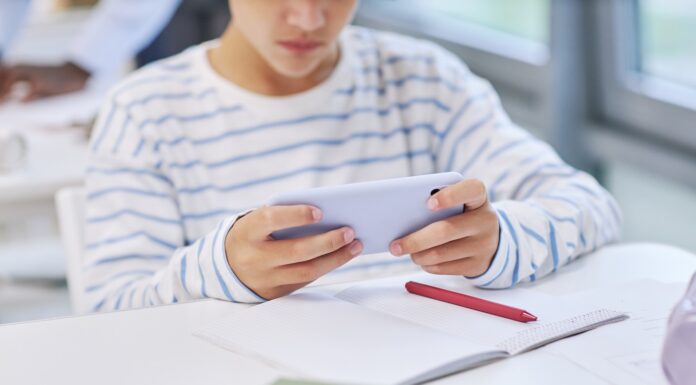 Mobilfri skoler: Reel værdi eller blot signal-værdi? Mobilfri skoler