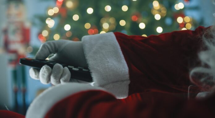 Mens vi venter og nyder juleprogrammer! Julens programmer 2025