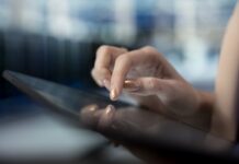 Meta anklages for at skabe afhængighed og psykiske problemer Meta i retssag efter anklage om at skabe afhængighed.